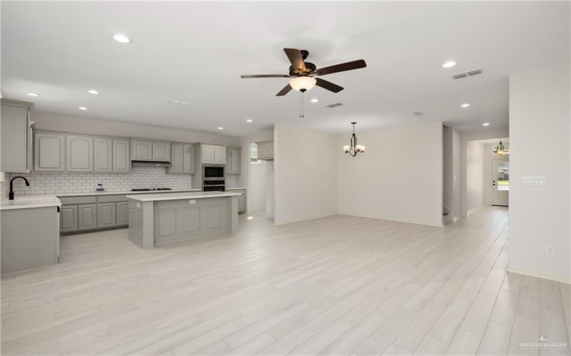 1441 E Silos Avenue, Edinburg, TX 78542, 4 Bedrooms Bedrooms, ,3 BathroomsBathrooms,Residential,For Sale,1441 E Silos Avenue,0,481727