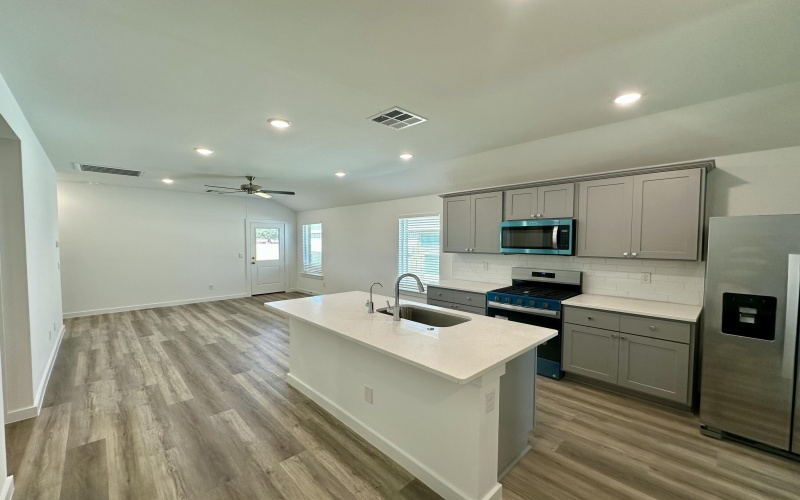 614 E 14th Street, Wolfforth, TX 79382, 3 Habitaciones Habitaciones , ,2 BañosBaños,Residential,En Venta,614 E 14th Street,0,202556609