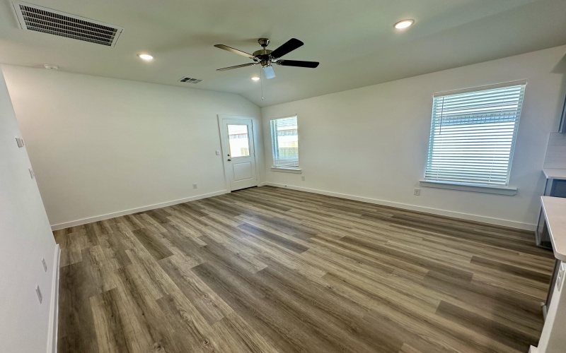 614 E 14th Street, Wolfforth, TX 79382, 3 Habitaciones Habitaciones , ,2 BañosBaños,Residential,En Venta,614 E 14th Street,0,202556609