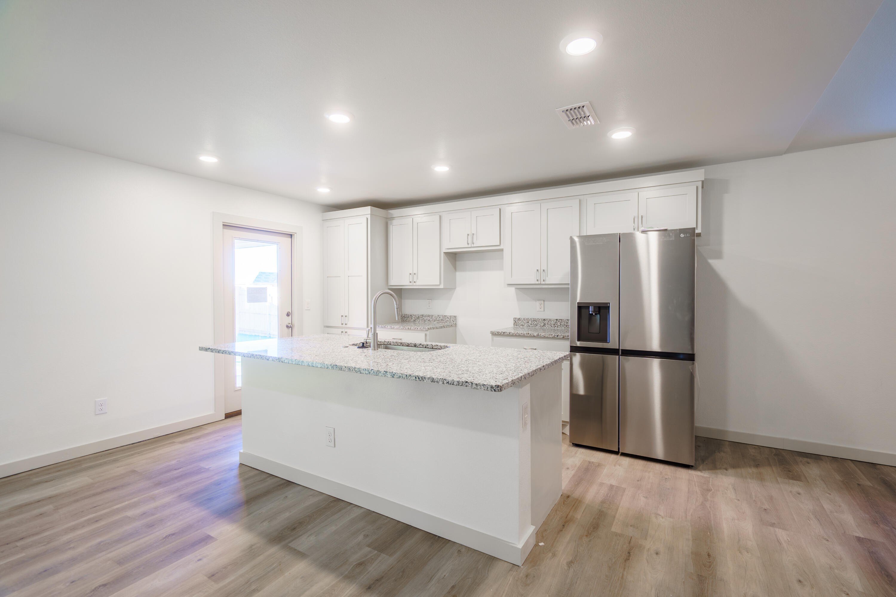 308 E 76th Street, Lubbock, TX 79404, 3 Habitaciones Habitaciones , ,2 BañosBaños,Residential,En Venta,308 E 76th Street,0,202557842