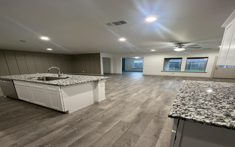10518 Aberdeen Avenue, Lubbock, TX 79424, 4 Habitaciones Habitaciones , ,2 BañosBaños,Residential,En Venta,10518 Aberdeen Avenue,0,202560356