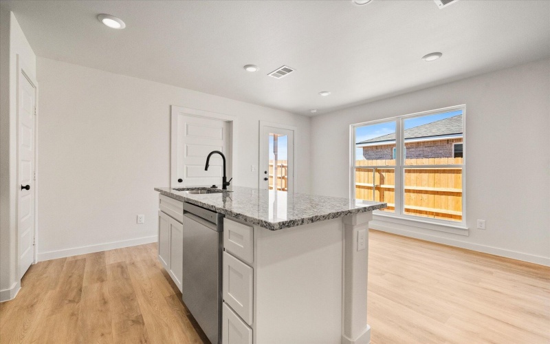 511 E 23rd Street, Wolfforth, TX 79382, 3 Habitaciones Habitaciones , ,2 BañosBaños,Residential,En Venta,511 E 23rd Street,0,202561006
