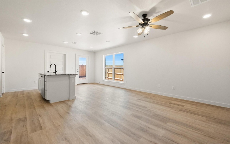 511 E 23rd Street, Wolfforth, TX 79382, 3 Habitaciones Habitaciones , ,2 BañosBaños,Residential,En Venta,511 E 23rd Street,0,202561006