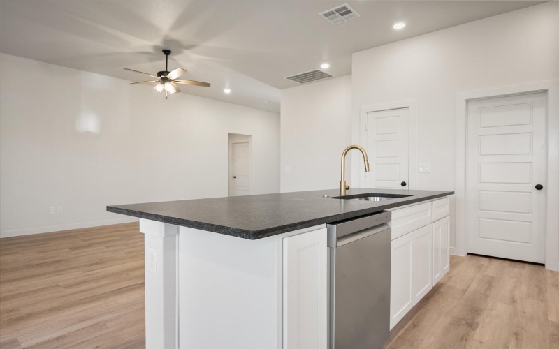 7220 8th Street, Lubbock, TX 79416, 3 Habitaciones Habitaciones , ,2 BañosBaños,Residential,En Venta,7220 8th Street,0,202561022