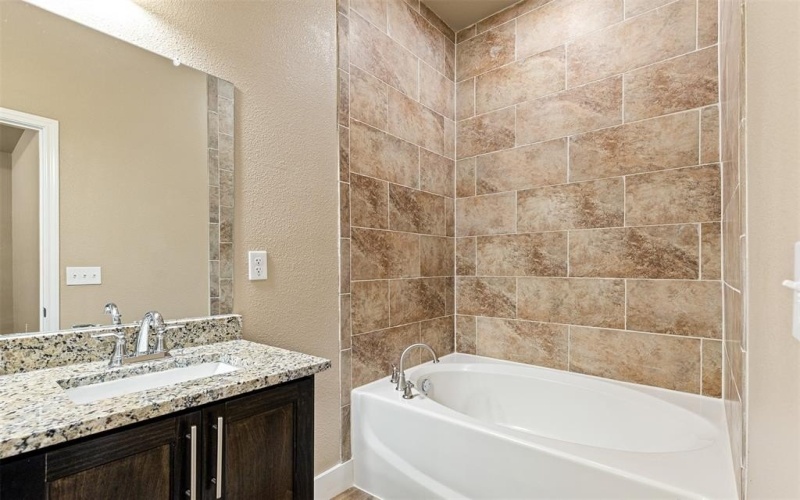 413 Henderson Street, Bonham, TX 75418, 3 Habitaciones Habitaciones , ,2 BañosBaños,Residential,En Venta,413 Henderson Street,0,21055849