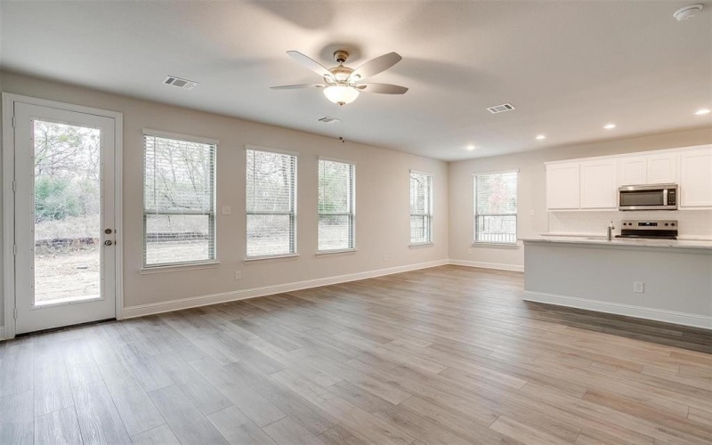 6917 Yellow Hammer Way, Arlington, TX 76001, 3 Habitaciones Habitaciones , ,2 BañosBaños,Residential,En Venta,6917 Yellow Hammer Way,0,21069406