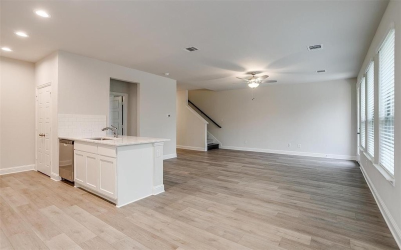 6917 Yellow Hammer Way, Arlington, TX 76001, 3 Habitaciones Habitaciones , ,2 BañosBaños,Residential,En Venta,6917 Yellow Hammer Way,0,21069406