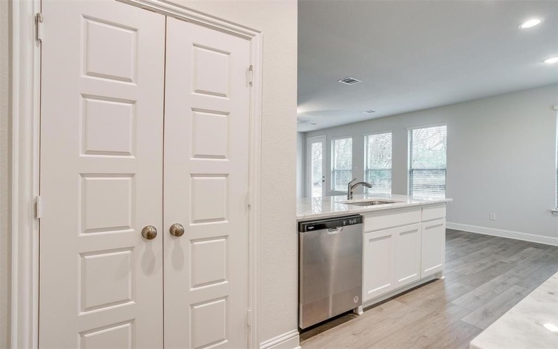 6917 Yellow Hammer Way, Arlington, TX 76001, 3 Habitaciones Habitaciones , ,2 BañosBaños,Residential,En Venta,6917 Yellow Hammer Way,0,21069406