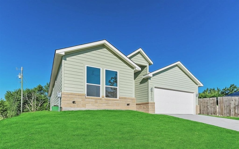 2314 Beverly Drive, Granbury, TX 76048, 3 Bedrooms Bedrooms, ,2 BathroomsBathrooms,Residential,For Sale,2314 Beverly Drive,0,21069672