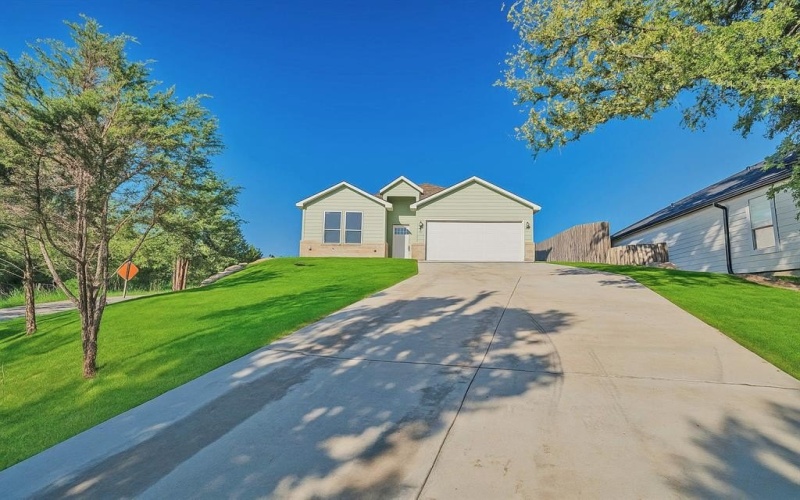 2314 Beverly Drive, Granbury, TX 76048, 3 Bedrooms Bedrooms, ,2 BathroomsBathrooms,Residential,For Sale,2314 Beverly Drive,0,21069672