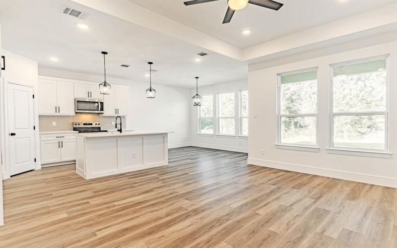 2314 Beverly Drive, Granbury, TX 76048, 3 Bedrooms Bedrooms, ,2 BathroomsBathrooms,Residential,For Sale,2314 Beverly Drive,0,21069672