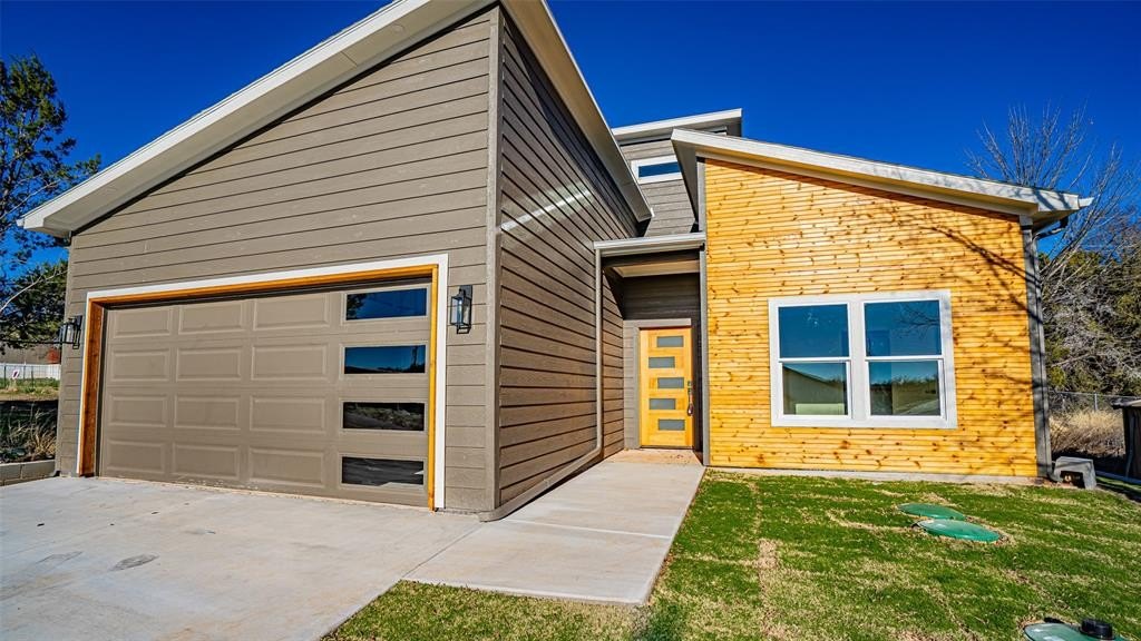 3320 Brazos River Drive, Granbury, TX 76048, 3 Bedrooms Bedrooms, ,2 BathroomsBathrooms,Residential,For Sale,3320 Brazos River Drive,0,21069692