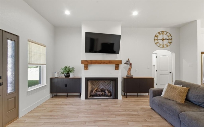 245 Creek Crossing Street, Alvord, TX 76225, 3 Habitaciones Habitaciones , ,2 BañosBaños,Residential,En Venta,245 Creek Crossing Street,0,21069702