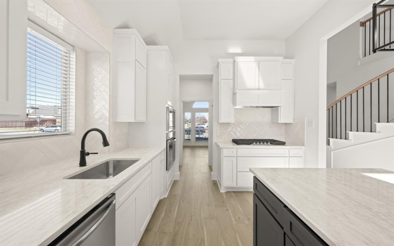 402 Crestview Drive, Midlothian, TX 76065, 5 Bedrooms Bedrooms, ,5 BathroomsBathrooms,Residential,For Sale,402 Crestview Drive,0,21069904