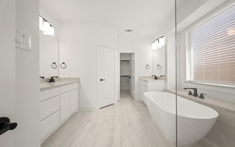 402 Crestview Drive, Midlothian, TX 76065, 5 Bedrooms Bedrooms, ,5 BathroomsBathrooms,Residential,For Sale,402 Crestview Drive,0,21069904