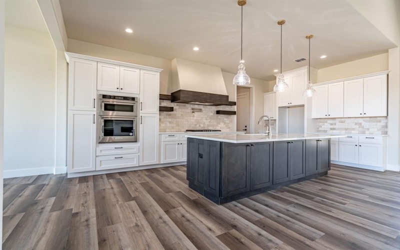 542 Helena Drive, Granbury, TX 76048, 4 Bedrooms Bedrooms, ,3 BathroomsBathrooms,Residential,For Sale,542 Helena Drive,0,21070109