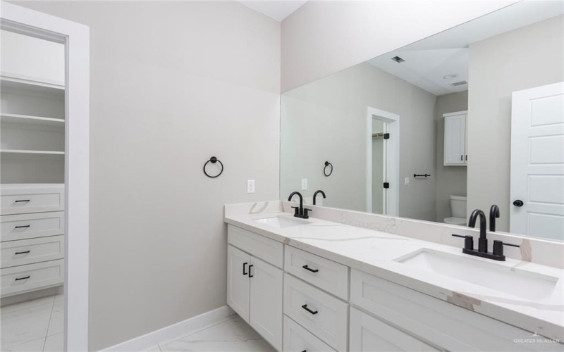 9206 N 25th Lane, McAllen, TX 78504, 3 Bedrooms Bedrooms, ,2 BathroomsBathrooms,Residential,For Sale,9206 N 25th Lane,440248