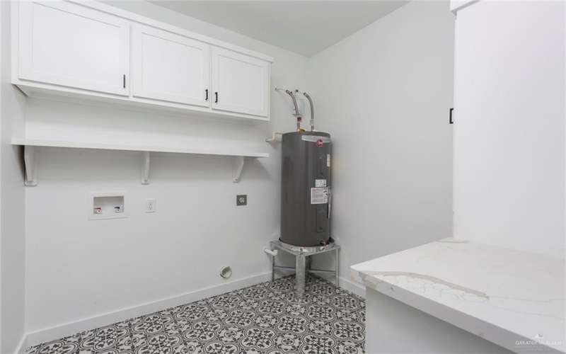 9206 N 25th Lane, McAllen, TX 78504, 3 Bedrooms Bedrooms, ,2 BathroomsBathrooms,Residential,For Sale,9206 N 25th Lane,440248