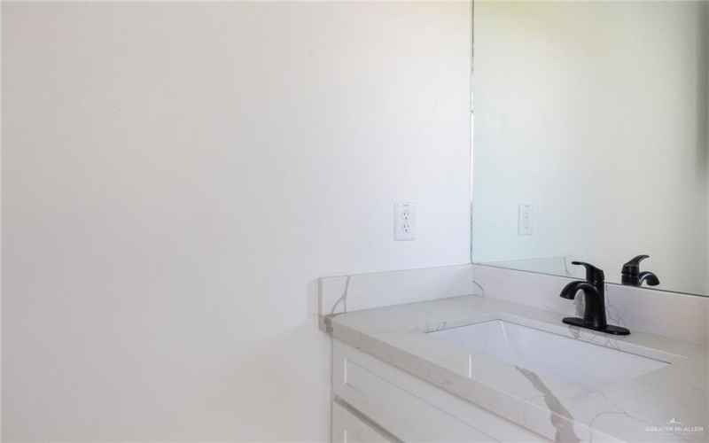 9206 N 25th Lane, McAllen, TX 78504, 3 Bedrooms Bedrooms, ,2 BathroomsBathrooms,Residential,For Sale,9206 N 25th Lane,440248