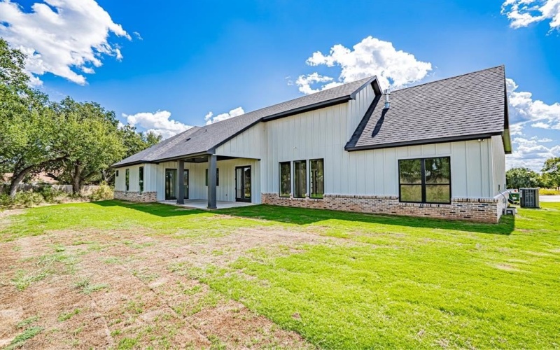 554 Helena Drive, Granbury, TX 76048, 3 Bedrooms Bedrooms, ,2 BathroomsBathrooms,Residential,For Sale,554 Helena Drive,0,21070240