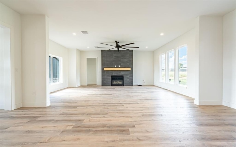 554 Helena Drive, Granbury, TX 76048, 3 Bedrooms Bedrooms, ,2 BathroomsBathrooms,Residential,For Sale,554 Helena Drive,0,21070240