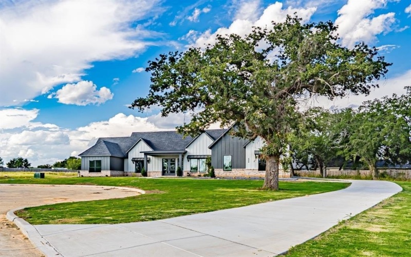 554 Helena Drive, Granbury, TX 76048, 3 Bedrooms Bedrooms, ,2 BathroomsBathrooms,Residential,For Sale,554 Helena Drive,0,21070240