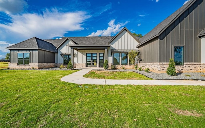 554 Helena Drive, Granbury, TX 76048, 3 Bedrooms Bedrooms, ,2 BathroomsBathrooms,Residential,For Sale,554 Helena Drive,0,21070240
