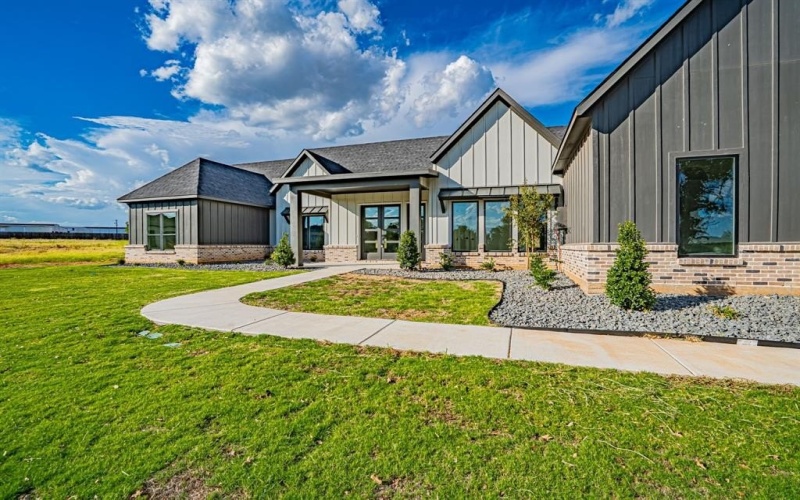 554 Helena Drive, Granbury, TX 76048, 3 Bedrooms Bedrooms, ,2 BathroomsBathrooms,Residential,For Sale,554 Helena Drive,0,21070240