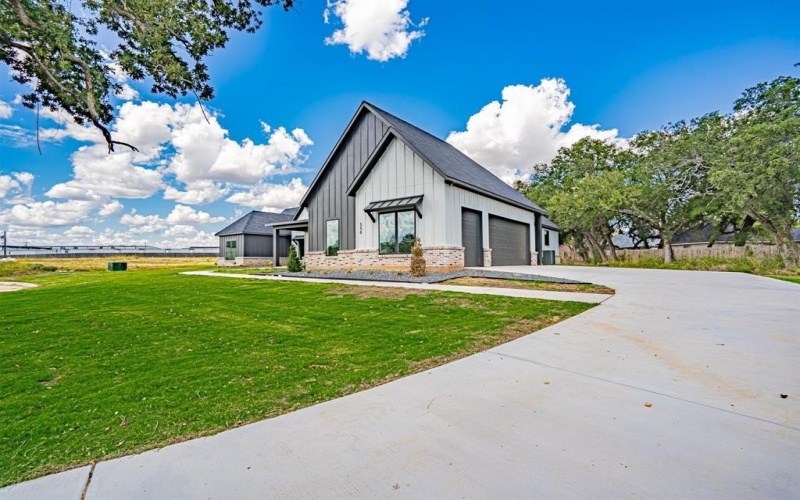 554 Helena Drive, Granbury, TX 76048, 3 Bedrooms Bedrooms, ,2 BathroomsBathrooms,Residential,For Sale,554 Helena Drive,0,21070240