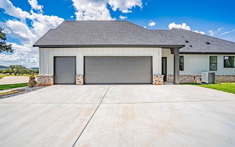 554 Helena Drive, Granbury, TX 76048, 3 Bedrooms Bedrooms, ,2 BathroomsBathrooms,Residential,For Sale,554 Helena Drive,0,21070240