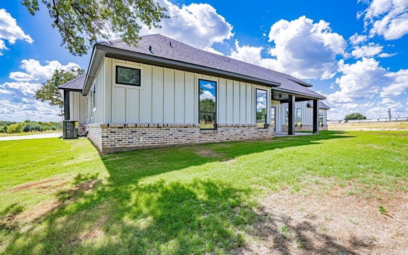 554 Helena Drive, Granbury, TX 76048, 3 Bedrooms Bedrooms, ,2 BathroomsBathrooms,Residential,For Sale,554 Helena Drive,0,21070240