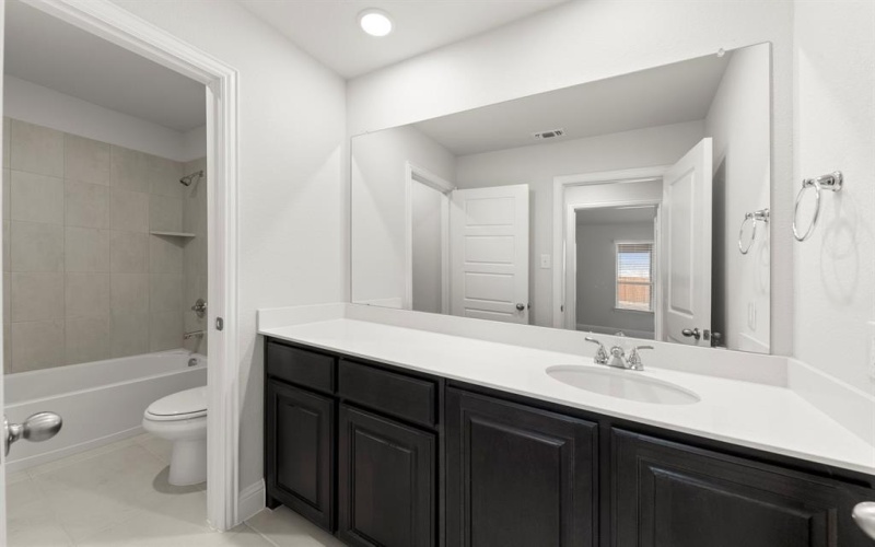 125 Meadow Road, Balch Springs, TX 75181, 4 Bedrooms Bedrooms, ,3 BathroomsBathrooms,Residential,For Sale,125 Meadow Road,0,21070327