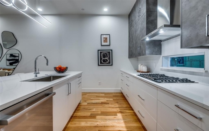 4133 N Reserve Lane, Addison, TX 75001, 3 Bedrooms Bedrooms, ,3 BathroomsBathrooms,Residential,For Sale,4133 N Reserve Lane,0,21070443