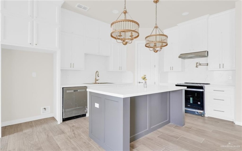 8015 N 48th Lane, McAllen, TX 78504, 4 Habitaciones Habitaciones , ,3 BañosBaños,Residential,En Venta,8015 N 48th Lane,0,481921