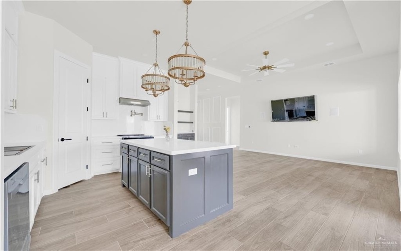 8015 N 48th Lane, McAllen, TX 78504, 4 Habitaciones Habitaciones , ,3 BañosBaños,Residential,En Venta,8015 N 48th Lane,0,481921