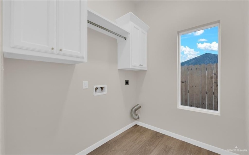 8015 N 48th Lane, McAllen, TX 78504, 4 Habitaciones Habitaciones , ,3 BañosBaños,Residential,En Venta,8015 N 48th Lane,0,481921