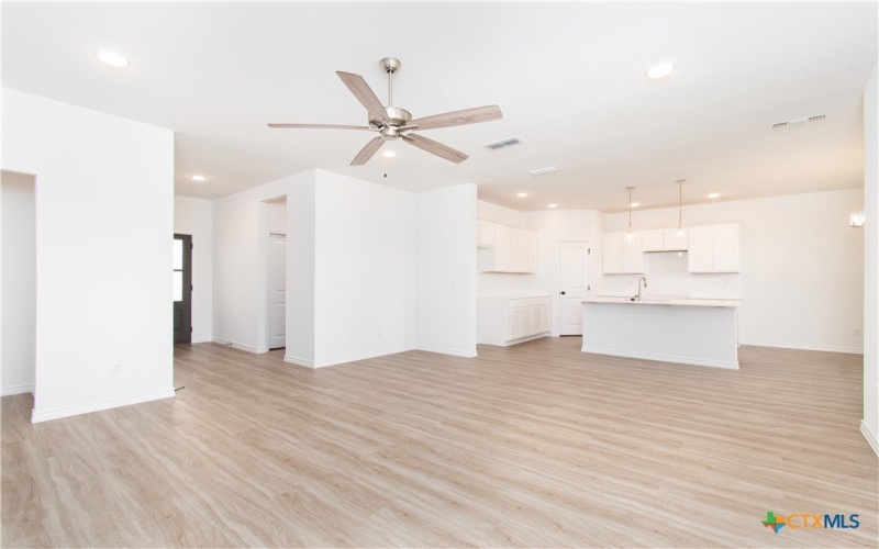 569 Bella Rose Drive, Belton, TX 76513, 4 Habitaciones Habitaciones , ,2 BañosBaños,Residential,En Venta,569 Bella Rose Drive,0,593760