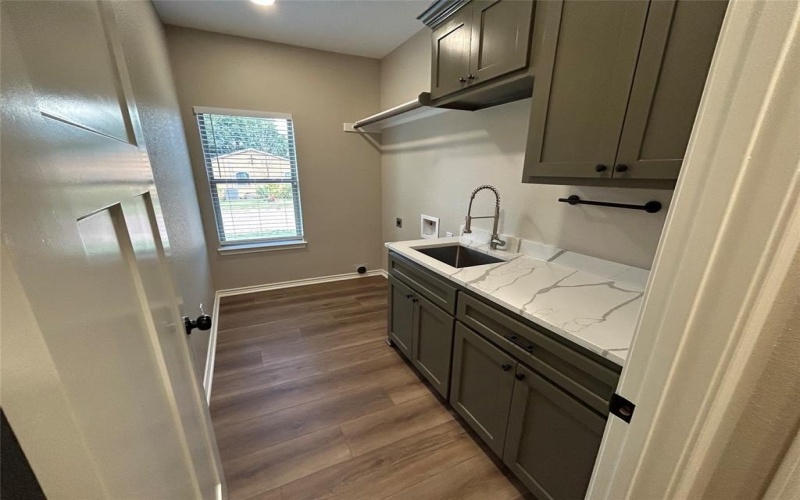 1501 W 6 th Street, McGregor, TX 76657, 4 Bedrooms Bedrooms, ,2 BathroomsBathrooms,Residential,For Sale,1501 W 6 th Street,0,21067280