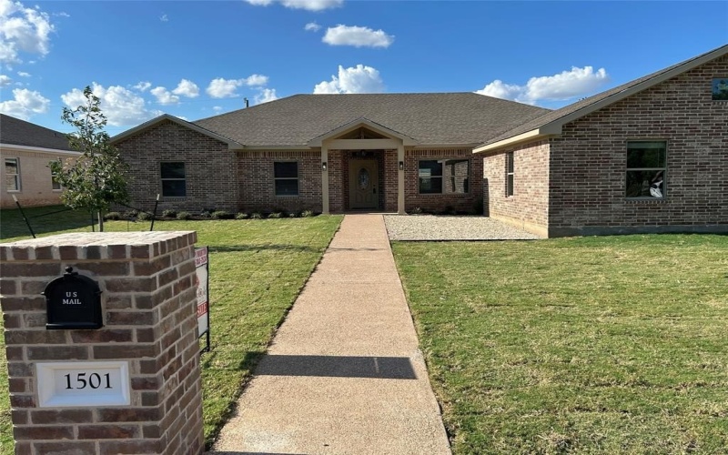 1501 W 6 th Street, McGregor, TX 76657, 4 Bedrooms Bedrooms, ,2 BathroomsBathrooms,Residential,For Sale,1501 W 6 th Street,0,21067280