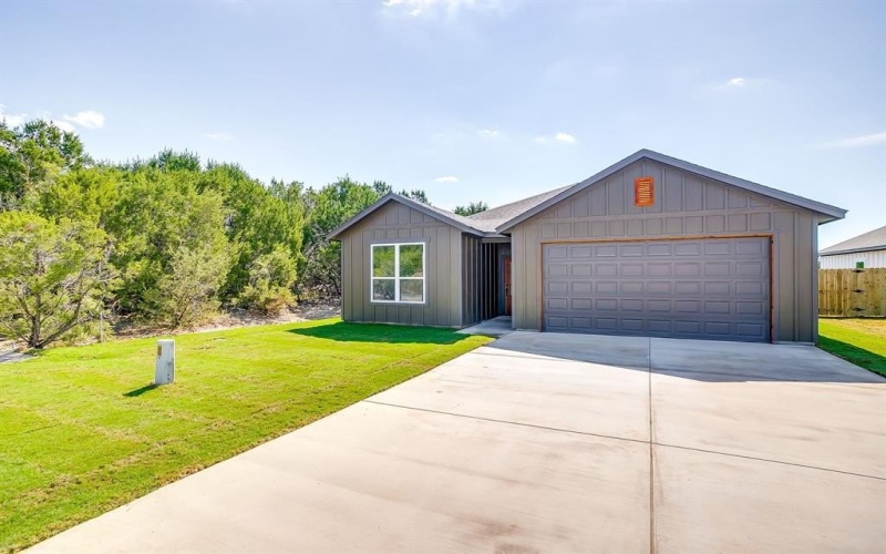 1305 Woodmere Trail, Granbury, TX 76048, 3 Bedrooms Bedrooms, ,2 BathroomsBathrooms,Residential,For Sale,1305 Woodmere Trail,0,21070243