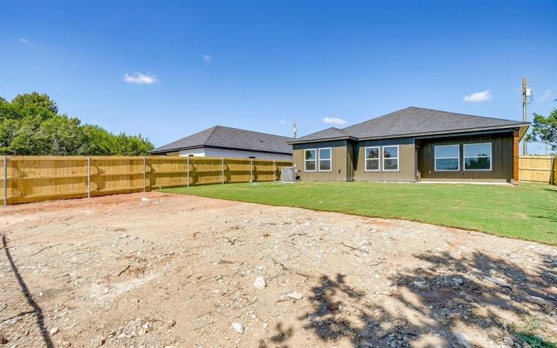 1305 Woodmere Trail, Granbury, TX 76048, 3 Bedrooms Bedrooms, ,2 BathroomsBathrooms,Residential,For Sale,1305 Woodmere Trail,0,21070243