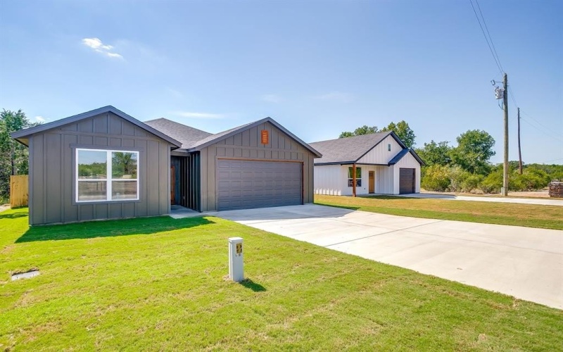 1305 Woodmere Trail, Granbury, TX 76048, 3 Bedrooms Bedrooms, ,2 BathroomsBathrooms,Residential,For Sale,1305 Woodmere Trail,0,21070243