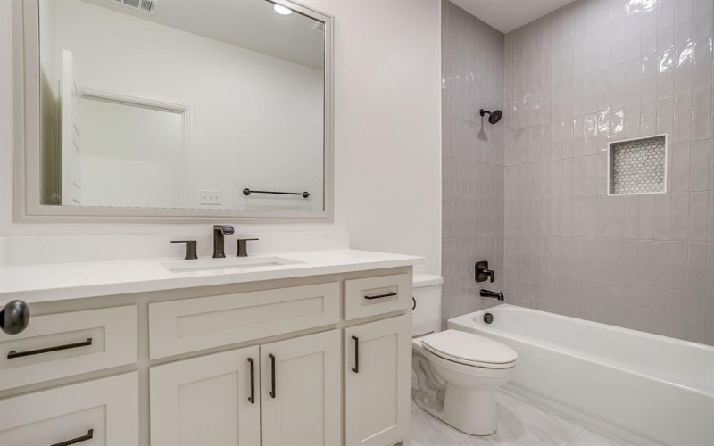 1307 Woodmere Trail, Granbury, TX 76048, 3 Bedrooms Bedrooms, ,2 BathroomsBathrooms,Residential,For Sale,1307 Woodmere Trail,0,21070287