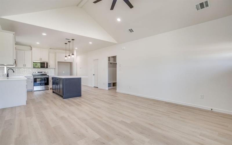 1307 Woodmere Trail, Granbury, TX 76048, 3 Bedrooms Bedrooms, ,2 BathroomsBathrooms,Residential,For Sale,1307 Woodmere Trail,0,21070287
