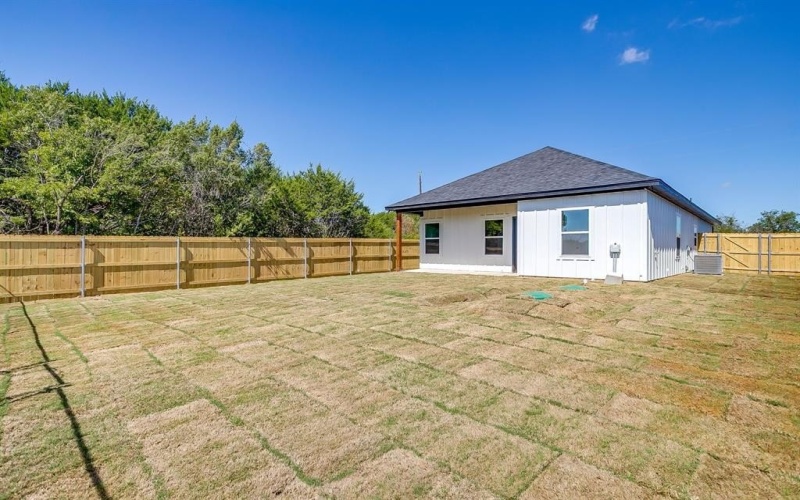 1307 Woodmere Trail, Granbury, TX 76048, 3 Bedrooms Bedrooms, ,2 BathroomsBathrooms,Residential,For Sale,1307 Woodmere Trail,0,21070287