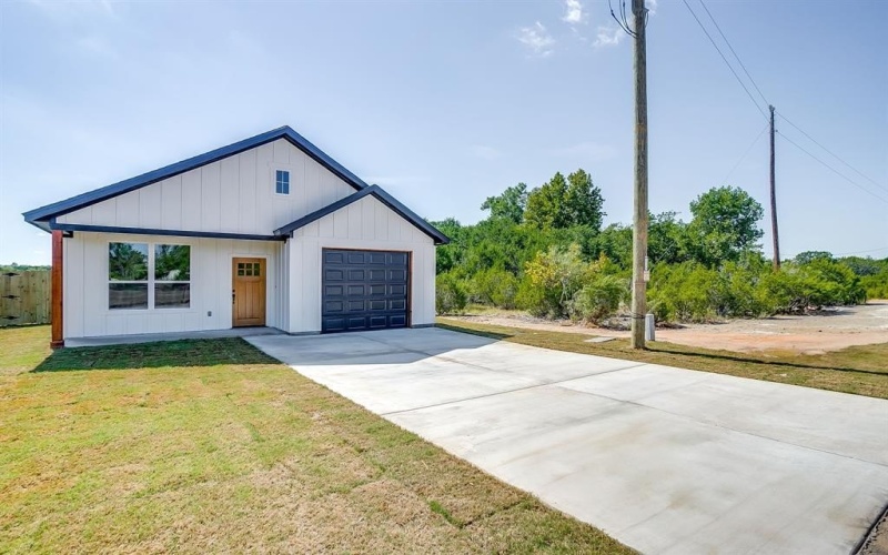 1307 Woodmere Trail, Granbury, TX 76048, 3 Bedrooms Bedrooms, ,2 BathroomsBathrooms,Residential,For Sale,1307 Woodmere Trail,0,21070287