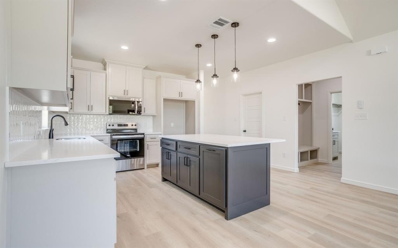 1307 Woodmere Trail, Granbury, TX 76048, 3 Bedrooms Bedrooms, ,2 BathroomsBathrooms,Residential,For Sale,1307 Woodmere Trail,0,21070287