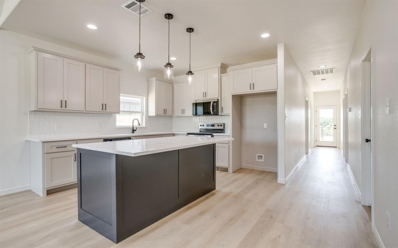 1307 Woodmere Trail, Granbury, TX 76048, 3 Bedrooms Bedrooms, ,2 BathroomsBathrooms,Residential,For Sale,1307 Woodmere Trail,0,21070287