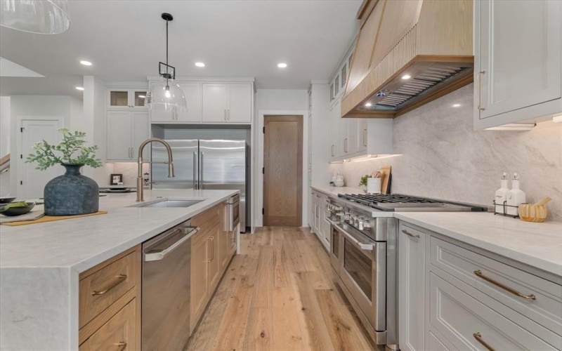 2912 Sutton Place, Southlake, TX 76092, 5 Bedrooms Bedrooms, ,5 BathroomsBathrooms,Residential,For Sale,2912 Sutton Place,0,21063310