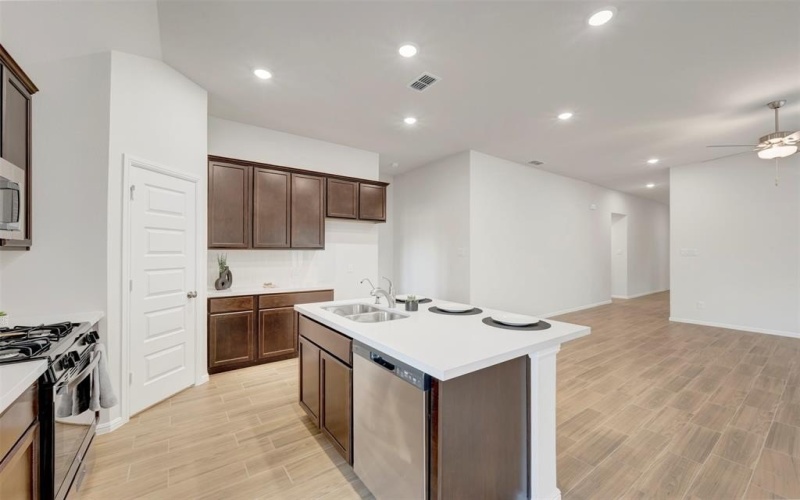 3908 Birch Lane, Denton, TX 76226, 4 Habitaciones Habitaciones , ,2 BañosBaños,Residential,En Venta,3908 Birch Lane,0,21064770